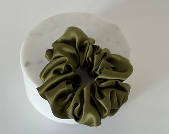 Emerald Green Silk Scrunchie, Bridesmaid gift, Natural 22 Momme Silk Hair Tie, Silk Hair Accessories,  Anti Frizz, Luxury Hair Accessories