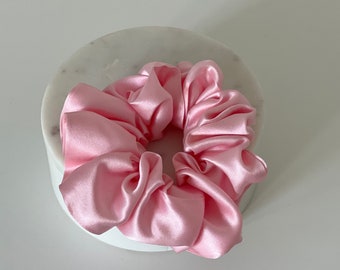 Pink Silk Scrunchie, 22 Momme Silk Hair Tie, Silk Hair Accessories, Anti Frizz, Luxury Hair Accessories, Luxury Gift Ideas, Pink Hair Band