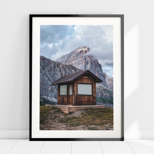 Stampa Fine-Art con Paesaggio di Montagna, Carta Fotografica di Qualità Museale, Wall Art, Wall Decor, Baita in Legno, Dolomiti, Natura
