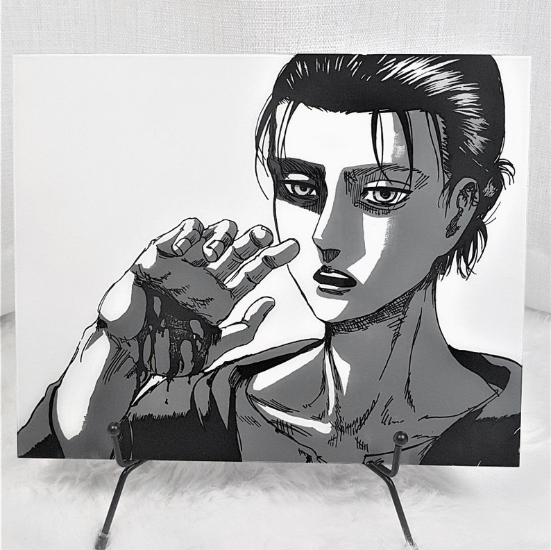 K&ouml;nnte beinhalten: Schwarzwei&szlig;-Illustration eines Charakters aus dem Anime Attack on Titan. Der Charakter hat kurzes, dunkles Haar und wird mit einer blutigen Hand gezeigt, die sein Gesicht bedeckt. Der Charakter hat einen ernsten Ausdruck.