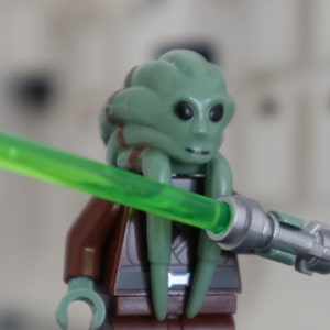 BRAND NEW Lego Minifig Star Wars KIT FISTO with LIGHTSABER 