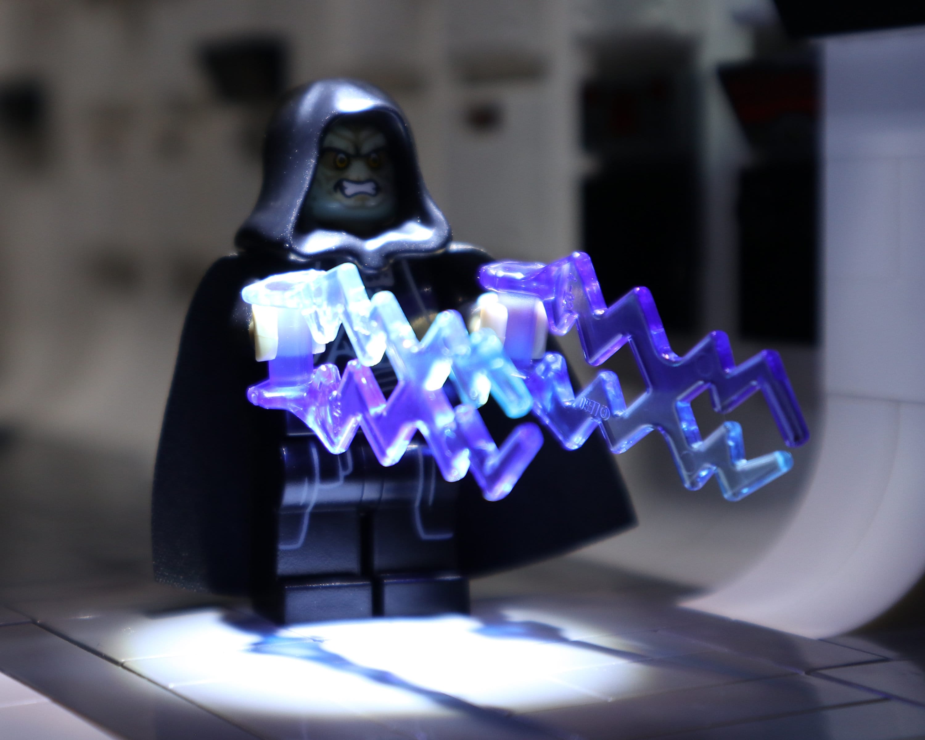 Original capes replaced with custom ones LEGO® Star Wars™ Chancellor Palpatine