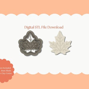 Puede incluir: Descarga de archivo STL digital con un diseño de hoja de arce. La imagen muestra un cortador de galletas de hoja de arce gris y una hoja de arce beige. El texto incluye "All Sizes Included Sharp .4mm Blade Polymer Clay Cutter".