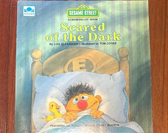 vintage- Scared of the Dark - Sesame Street par Liza Alexander- PB (1986)