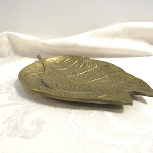 Vintage brass leaf trinket dish, brash leaf dish, autumn leaf trinket dish,