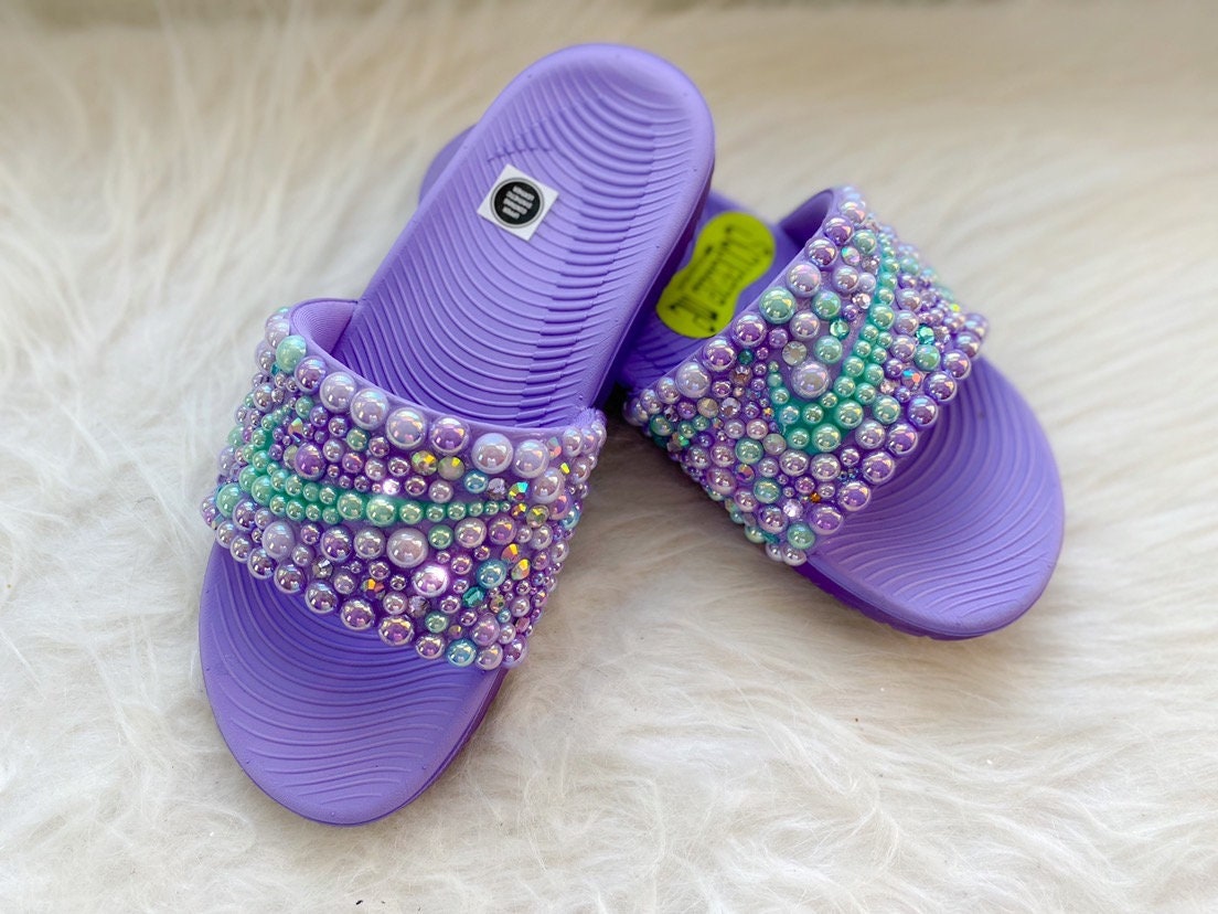Custom Pearl Nike Slides – Le Cinq Août
