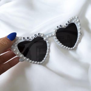 Óculos de sol para noiva | Óculos de sol personalizados | Óculos de sol com pérolas | Despedida de solteira | Despedida de solteira | Óculos de sol para noiva | Acessórios para noiva