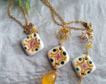 Bijoux siciliens, collier pendentif en céramique, / bijoux siciliens, collier avec pendentif en céramique, collier avec carreau de majolique sicilienne