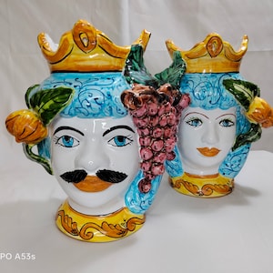 Paar dunkelbraune Köpfe, sizilianische Mauren, Caltagirone-Keramik, Mauren mit Früchten