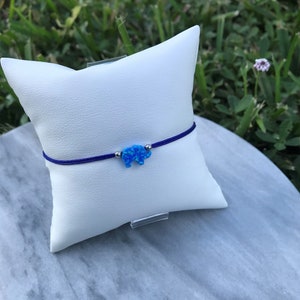 Opaal olifant armband. Blauwe opaal olifant armband. Kleine olifant armband. Good Luck-armband. Koordarmband. Minimalistisch. Sieraden. Cadeau