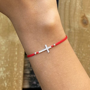 Cz-kruisarmband. Sterlingzilveren kruisarmband. Rode koordarmband. Religieuze armband. String kruis armband. Communiegeschenken. Armband: