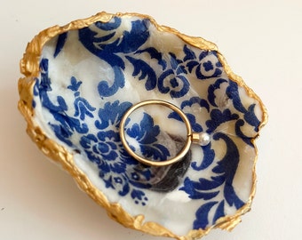 Oyster Shell Ring Dish, Decoupage Chinoiserie Jewelry Holder, Blue White Gold Beach Wedding, Trinket Bowl Coastal Decor, Oyster Shell Decor