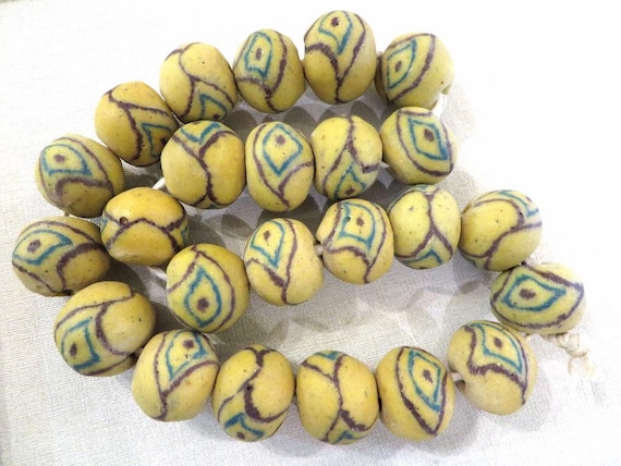 アフリカのヴィンテージビーズ ヴィンテージアフリカンビーズ --- アフリカの古いボドムにインスピ