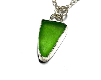 Seaglass pendant, 925 Sterling Silver pendant,Emerald stone necklace,Seaglass necklace,Triangular pendant,Gift for her,Beach Stone necklace