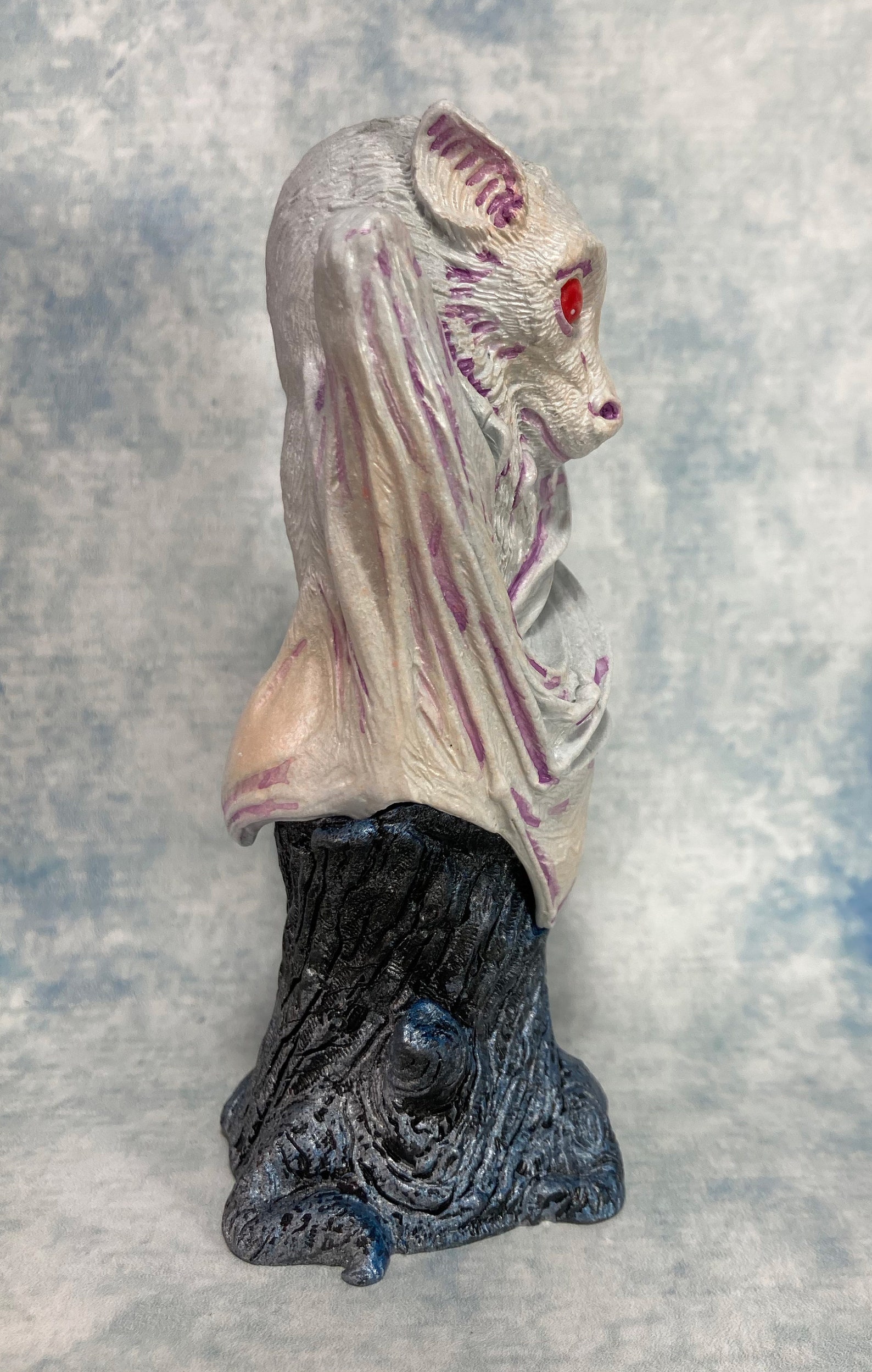 Bat Idol Mini-statue (albino) - Etsy