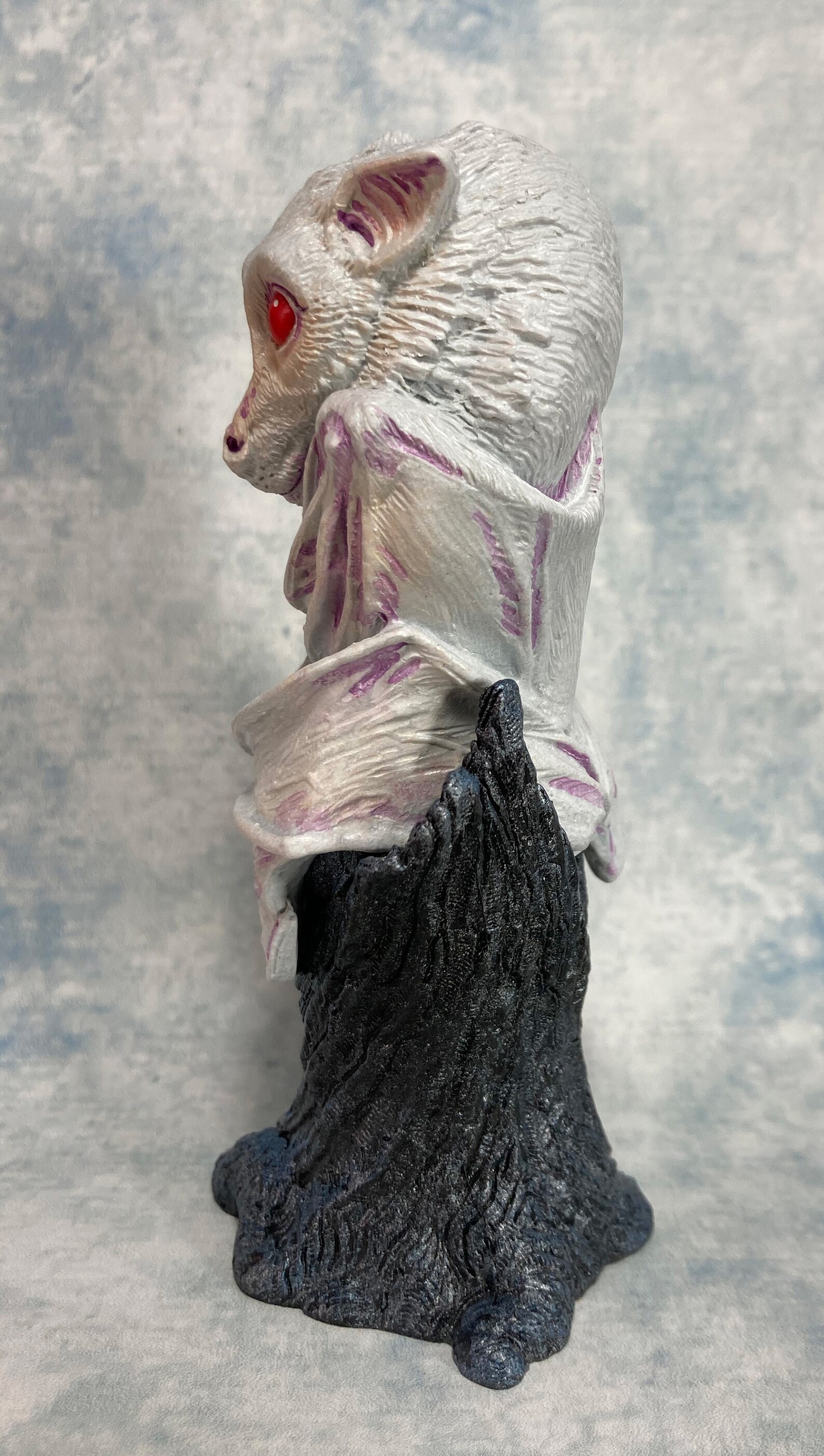 Bat Idol Mini-statue (albino) - Etsy