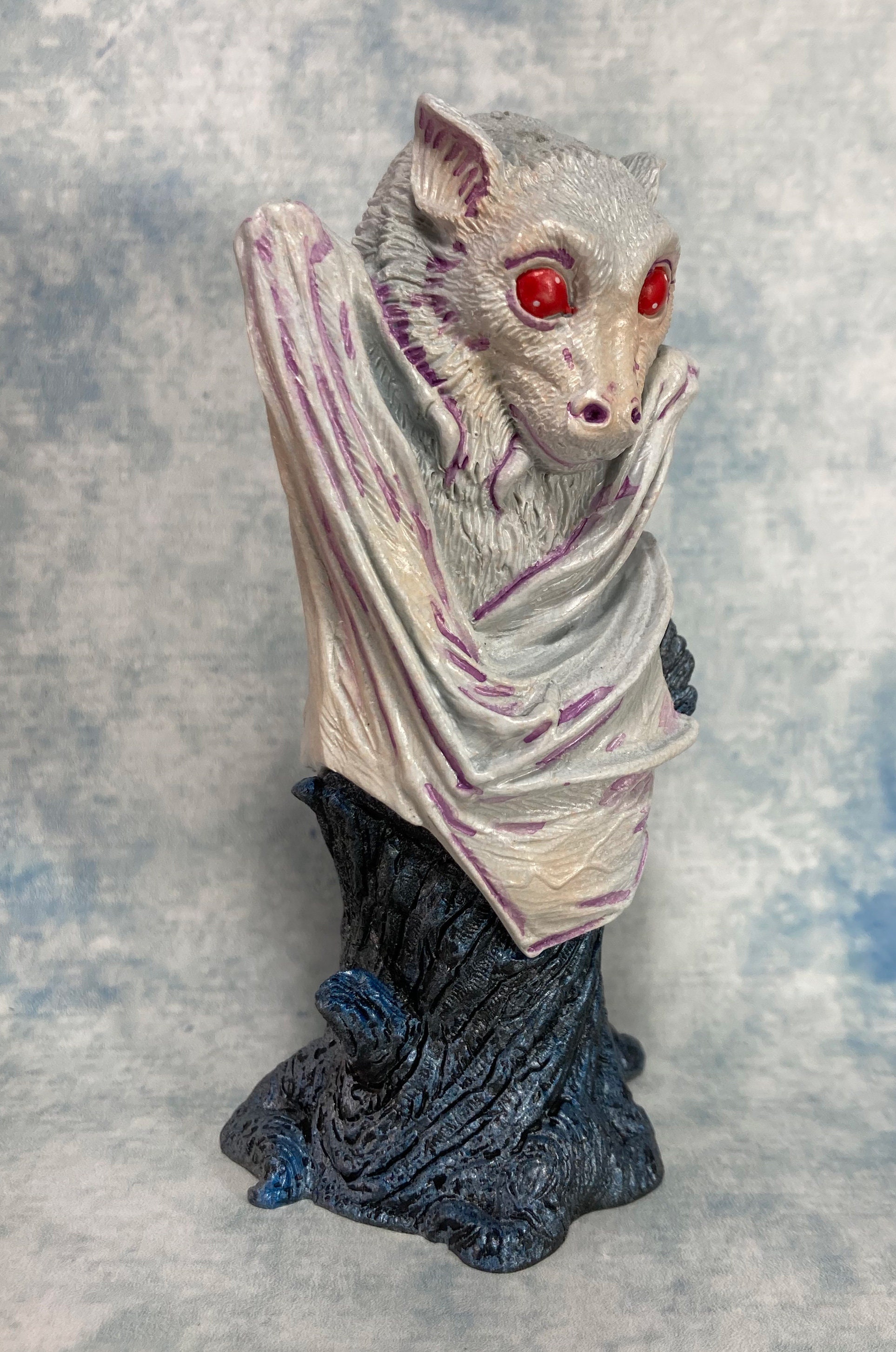 Bat Idol Mini-statue (albino) - Etsy