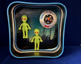 Diorama en caja de hojalata: “Vienen los extraterrestres de visita”