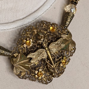 Magnifique collier libellule en laiton OOAK avec broche libellule tchèque vintage comme pendentif