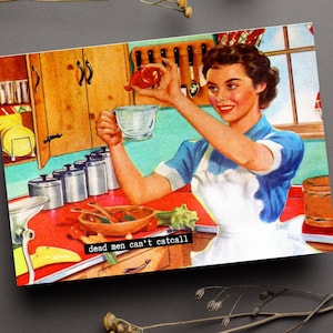 Dead Men Can't Catcall 50s Mid Century MCM Feminista Anti Patriarcado Retro Empoderamiento femenino Girl Power Ama de casa Snarky Blank Tarjetas de felicitación