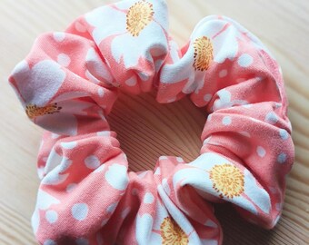 Coral Daisy Scrunchie: Soft Floral Hair Tie