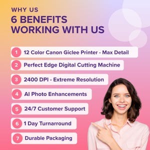 K&ouml;nnte beinhalten: Eine rosa und wei&szlig;e Grafik mit dem Text "WHY US 6 BENEFITS WORKING WITH US" und einer Liste von 7 Vorteilen, darunter ein 12-Farben-Canon-Giclee-Drucker, eine digitale Schneidemaschine mit perfektem Rand, eine extreme Aufl&ouml;sung von 2400 DPI, KI-Fotoverbesserungen, 24/7-Kundensupport, 1-Tages-Umsatz und eine langlebige Verpackung.