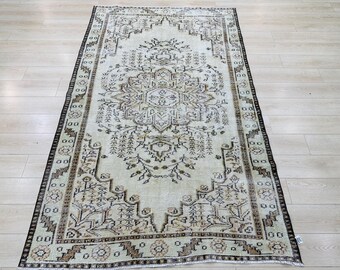 5'5x8'8 ft - 6x9 Turkish Handmade Rug  | Handcrafted Wool Carpet | Bohemian Area Rug | Symmetrical Design | Beige Floral Rug | 167x267 Cm