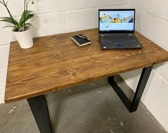 Escritorio rústico para computadora: tablero de andamio recuperado con patas cuadradas negras