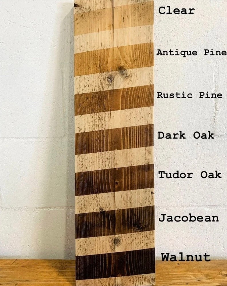 Puede incluir: Una tabla de muestra de madera que muestra diferentes colores de tinte para madera. Los colores son: Claro, Pino antiguo, Pino r&uacute;stico, Roble oscuro, Roble Tudor, Jacobean y Nogal.