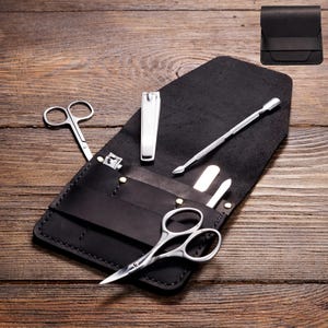 Manicure leather pouch, Nail grooming case, Scissors case holder, Engraved leather manicure case holder, Manicure organizer tool case