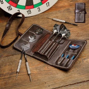 Leder Dart Tasche Dart Halter für Stahlspitze & weiche Spitze Darts Reise Darts Brieftasche personalisierte Geschenk für Ihn
