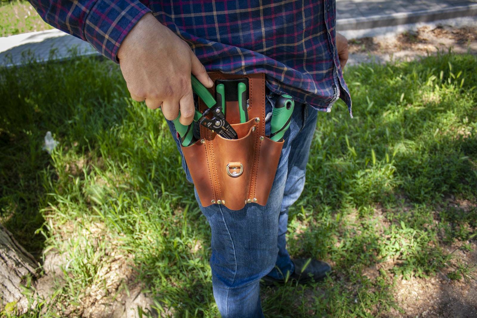Mechanic tool clearance belt