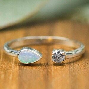 Ring in Sterling Silber mit Salz und Pfeffer Diamant und Opal