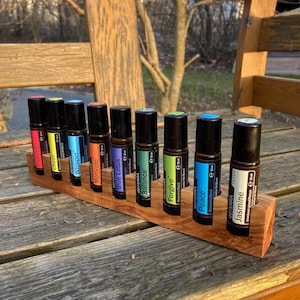 Einzelstück -  Aufsteller für 9 Doterra Öle RollOns Display für Ölflaschen Ätherische Öle aus Olivenholz + Glasvase