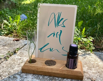 Display for affirmation card or tarot card oil of the day e.g. from Doterra. Made of oak wood with engraving "Flower of Life" + glass vase