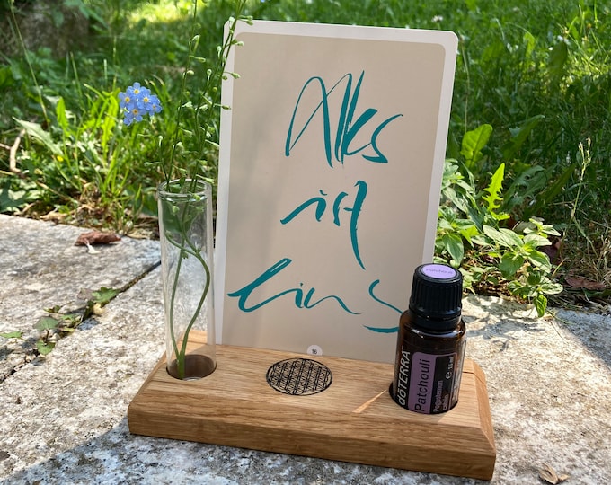 Display for affirmation card or tarot card oil of the day e.g. from Doterra. Made of oak wood with engraving "Flower of Life" + glass vase