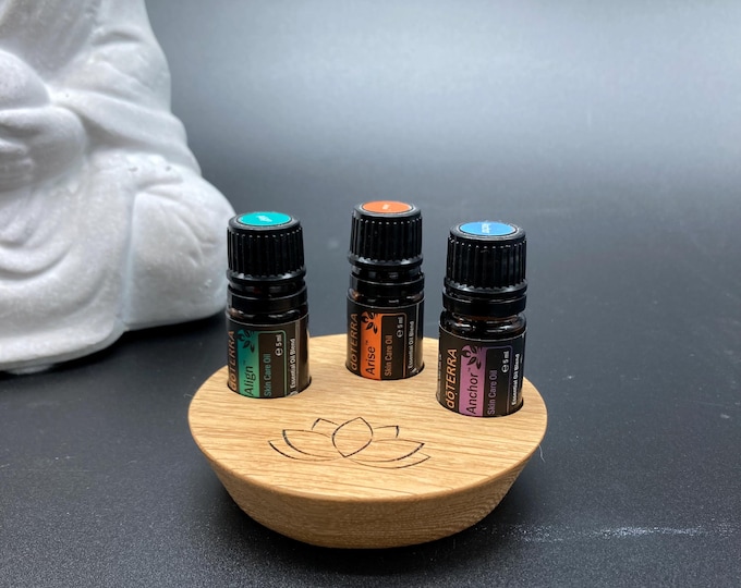 The ultimate stand for all yoga friends. For 3x 5ml bottles and with an engraved lotus flower made of real oak wood.