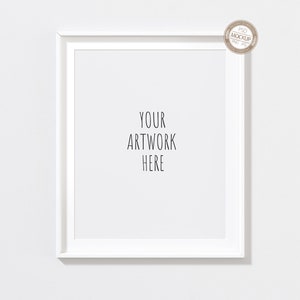 Puede incluir: Marco de imagen blanco con un paspartú blanco y un fondo blanco. El texto "YOUR ARTWORK HERE" está impreso en negro en el paspartú.