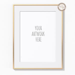 Puede incluir: Un marco de imagen dorado con un paspartú blanco y un fondo blanco. El texto "YOUR ARTWORK HERE" está escrito en negro sobre el fondo blanco.