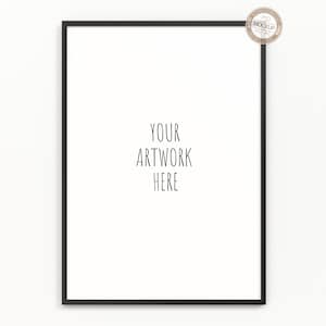 Könnte beinhalten: Ein schwarzer Bilderrahmen mit einem weißen Passepartout und dem Text "YOUR ARTWORK HERE" in der Mitte.