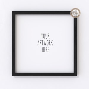 Könnte beinhalten: Schwarzer Bilderrahmen mit einem weißen Passepartout und dem Text "YOUR ARTWORK HERE" im Rahmen.