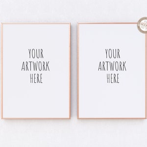 Op de afbeelding: Twee vierkante frames met roosgoudkleurige frames en witte passe-partouts. De tekst "YOUR ARTWORK HERE" is in zwart op elk passe-partout gedrukt.
