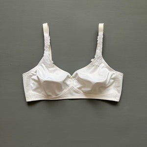 Vintage Retro Womens Girl Corset Bra Lingerie Intimate Wear Warner 38C Cup  White Cotton Large 1940s 50s WW2 Mid Century Boudoir Undergarment -   Singapore