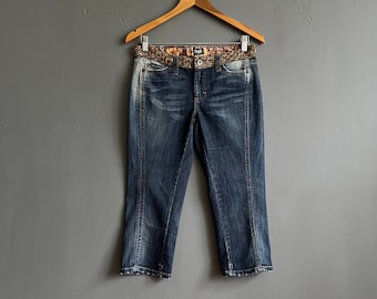Vintage DOLCE & GABBANA Frau Blau Ausgewaschen Gebleicht Distressed Capri Denim Logo Jeans, Wolle Gürtel Italienische Luxus Designer Hose, Größe 26