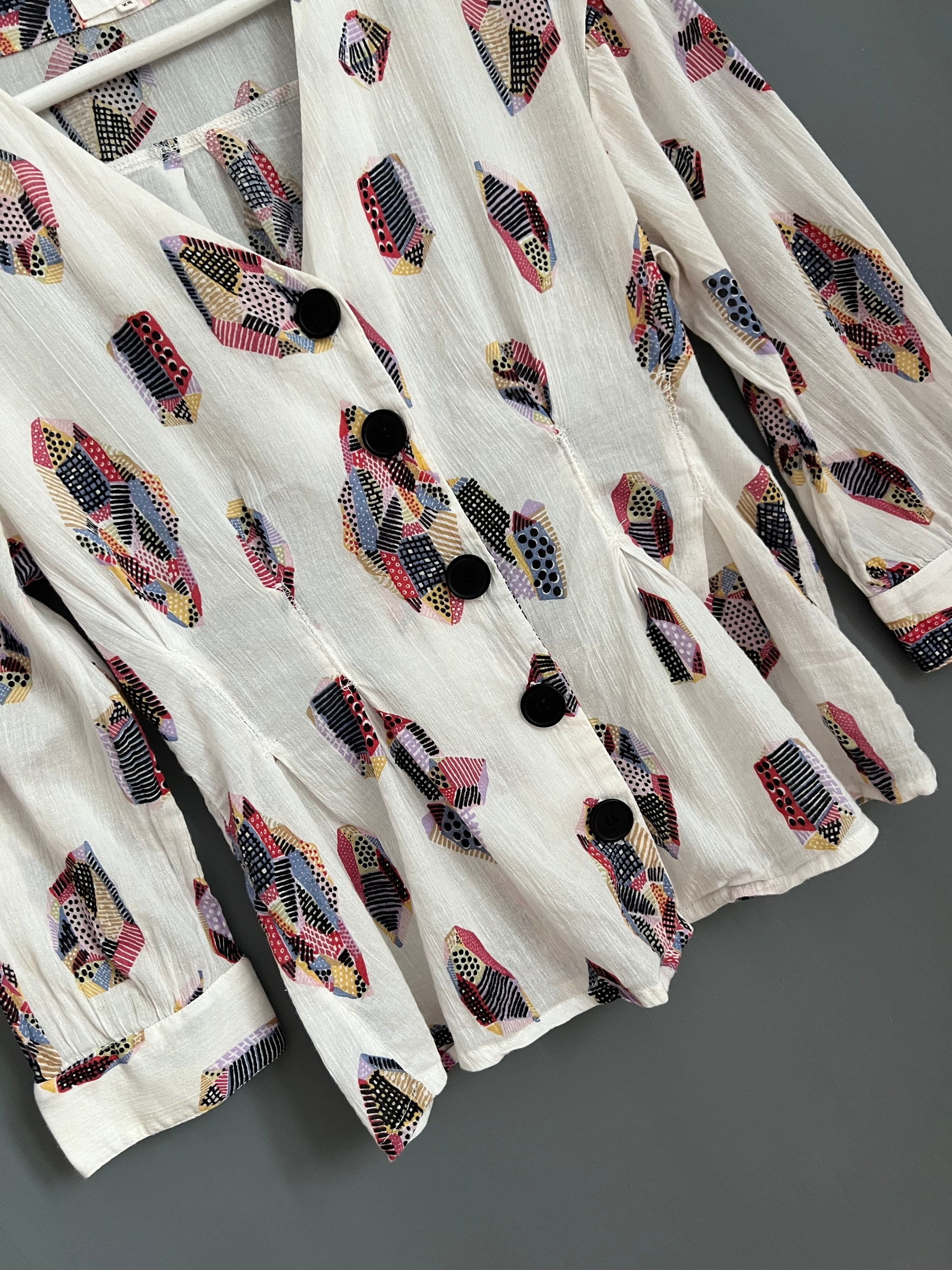 Bibiy. LOLA PEPLUM トップス｜新品未使用 新品】Bibiy LOLA PEPURAMU TOP - メルカリ