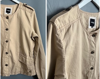 Vtg Maddison Blaiser Beige Cotton & Linen Light Coat Crew Neck Buttoned Long Sleeve Two Front Pockets Casual Safari Utility Retro Vibe Sz L