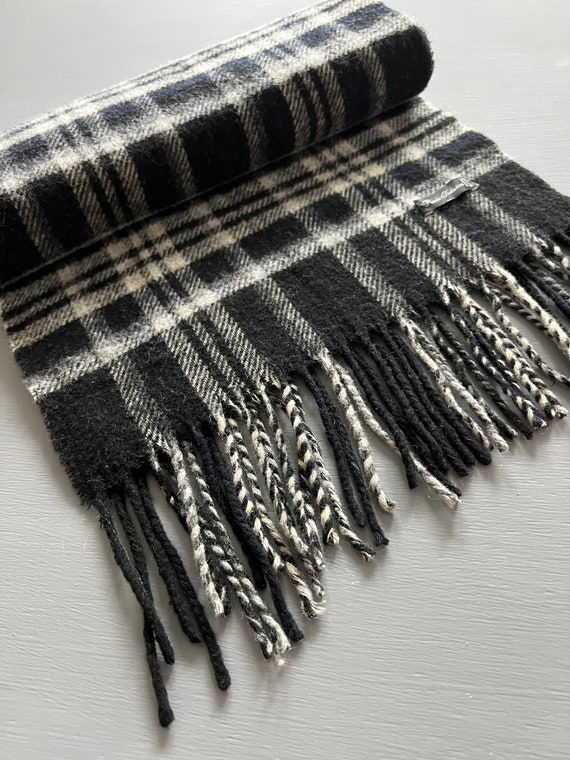 Sciarpa Tipo Cashmere Con Motivo A Quadri E Frange Intrecciate Brown - Foto 10