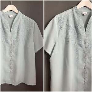 Vtg Together Romantic Embroidered Blouse Baby Blue Polyester Ladies Shirt Short Sleeve Buttoned Relaxed Top Feminine Grandma Retro Sz XL-XXL