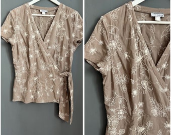 VTG Heine Alle bestickt Wrap Top braun beige Baumwolle Bluse V-Ausschnitt Kurzarm taillierte Frauen-Shirt atmungsaktiv Resort feminin Sz L