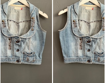 Vintage söt denimväst ljustvättad blå bomullstopp för damer med knäppning, ärmlös, fickor i retrostil, present till henne, M